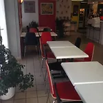 Du Triangle Hotel