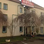 Du Triangle Hotel