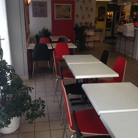 Du Triangle Szálloda