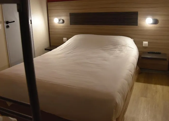 Du Triangle Отель Talange