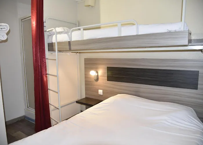 Отель Du Triangle 2*