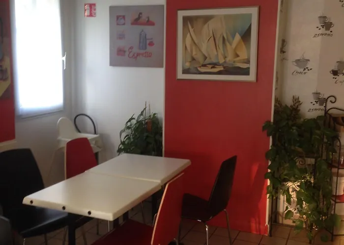 Отель Du Triangle 2*