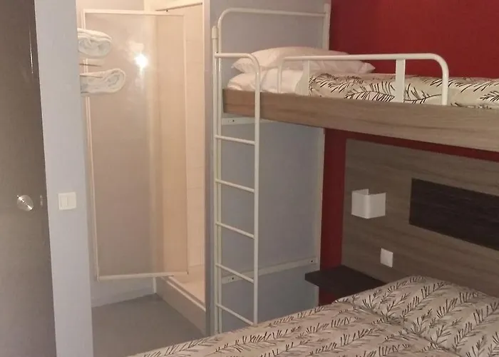 Du Triangle Отель Talange